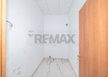 Stanza vuota - Attività Commerciale via stazzone
 
61, Catania - foto 9