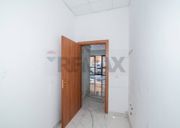 Stanza vuota - Attività Commerciale via stazzone
 
61, Catania - foto 10