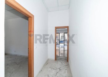 Hall / corridoio - Attività Commerciale via stazzone
 
61, Catania - foto 11