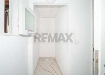 Hall / corridoio - Attività Commerciale via stazzone
 
61, Catania - foto 13