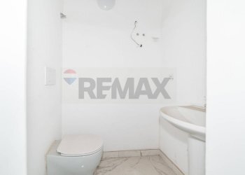 Bagno - Attività Commerciale via stazzone
 
61, Catania - foto 15