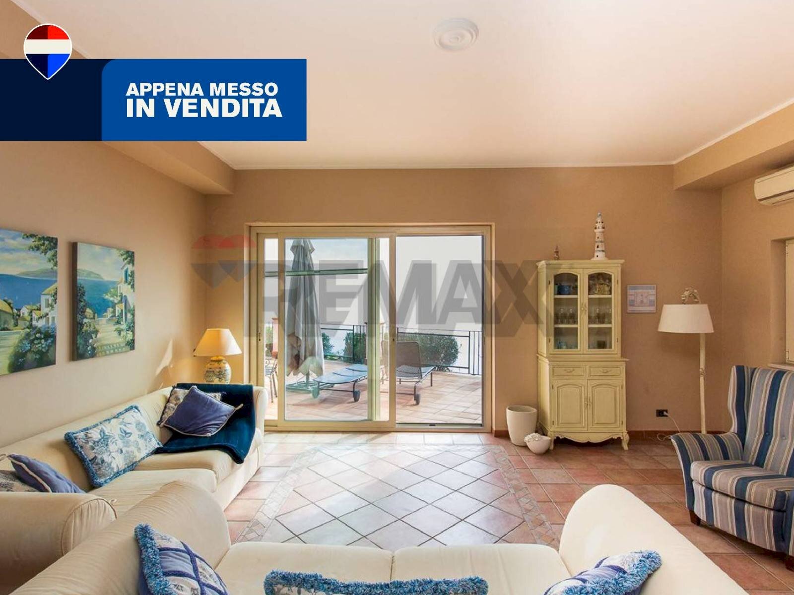 Soggiorno - Casa semi indipendente VIA ACQUA DEL FERRO
 
26, Acireale - foto 1