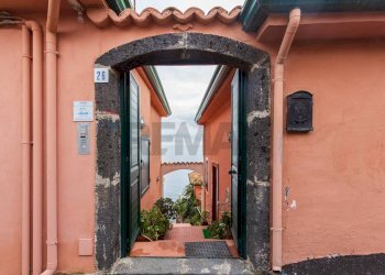 Dettagli - Casa semi indipendente VIA ACQUA DEL FERRO
 
26, Acireale - foto 3