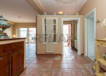 Hall / corridoio - Casa semi indipendente VIA ACQUA DEL FERRO
 
26, Acireale - foto 10