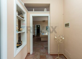 Hall / corridoio - Casa semi indipendente VIA ACQUA DEL FERRO
 
26, Acireale - foto 17