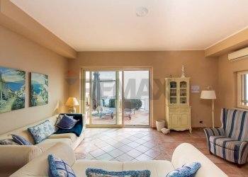 Soggiorno - Casa semi indipendente VIA ACQUA DEL FERRO
 
26, Acireale - foto 22