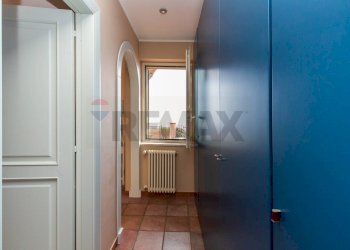 Hall / corridoio - Casa semi indipendente VIA ACQUA DEL FERRO
 
26, Acireale - foto 30