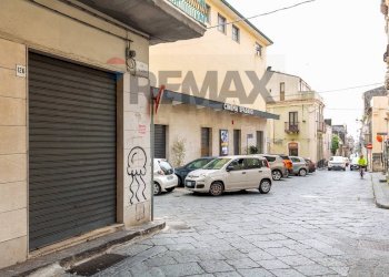 Edificio all\'aperto - Negozio Via Galatea
 
128, Acireale - foto 2