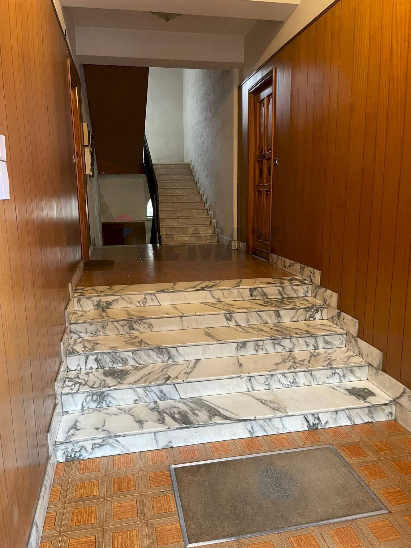 Scale - Quadrilocale via Libertà
 
32, Aci Catena - foto 2