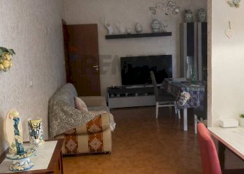 Sala da pranzo - Quadrilocale via Libertà
 
32, Aci Catena - foto 6