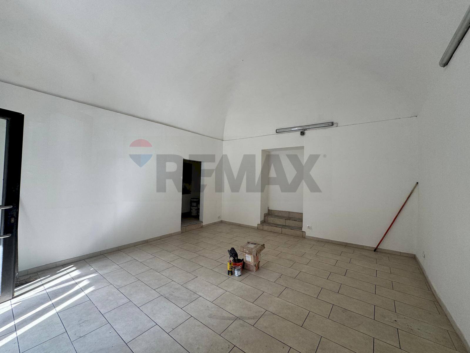 Stanza vuota - Locale Commerciale Via Giuseppe Garibaldi
 
338, Catania - foto 1