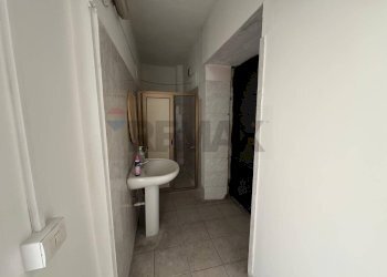 Bagno - Locale Commerciale Via Giuseppe Garibaldi
 
338, Catania - foto 3