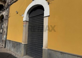 Edificio all\'aperto - Locale Commerciale Via Giuseppe Garibaldi
 
338, Catania - foto 7