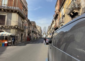 Edificio all\'aperto - Locale Commerciale Via Giuseppe Garibaldi
 
338, Catania - foto 8