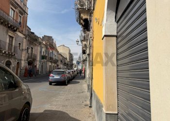 Edificio all\'aperto - Locale Commerciale Via Giuseppe Garibaldi
 
338, Catania - foto 9