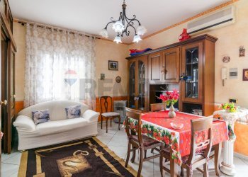 Sala da pranzo - Trilocale Via delle Violette
 
9, Acireale - foto 2