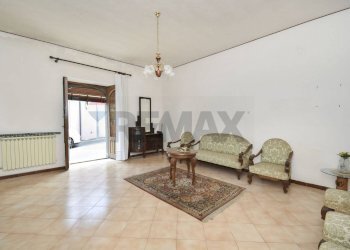 Soggiorno - Independent house via guglielmo marconi
 
23/25/27, Zafferana Etnea - photo 4