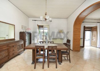 Sala da pranzo - Independent house via guglielmo marconi
 
23/25/27, Zafferana Etnea - photo 8