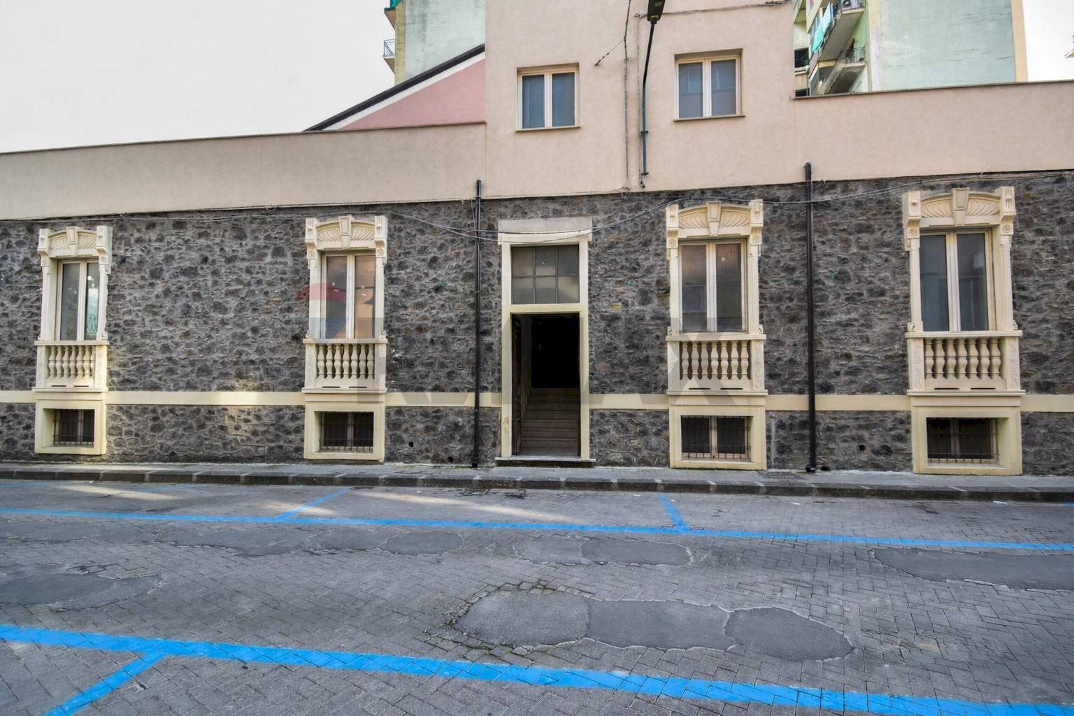 Edificio all\'aperto - Independent house Via Eugenio Curiel
 
1, Adrano - photo 1