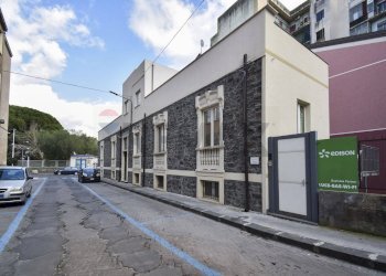 Edificio all\'aperto - Independent house Via Eugenio Curiel
 
1, Adrano - photo 2