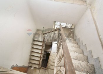 Scale - Independent house Via Eugenio Curiel
 
1, Adrano - photo 48