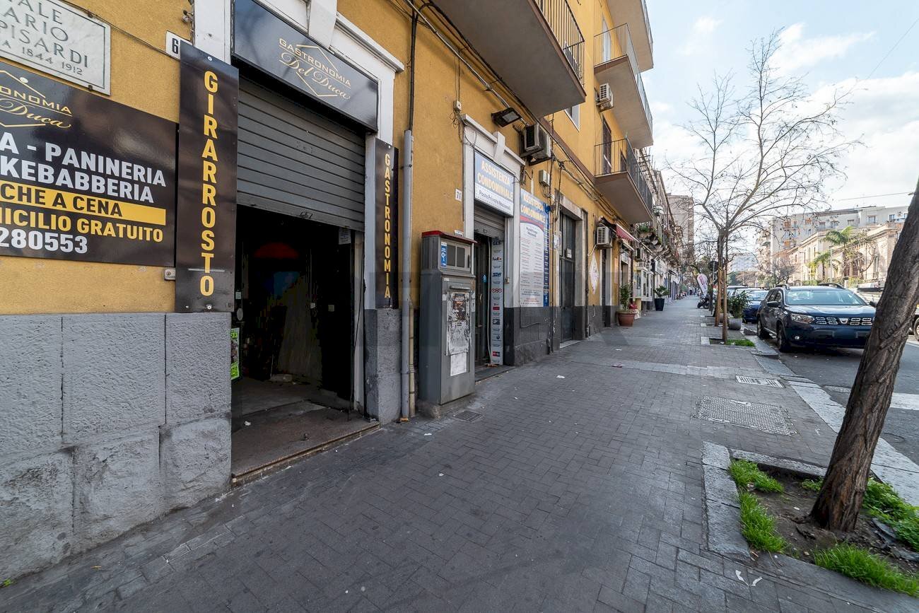 Edificio all\'aperto - Locale Commerciale Viale Mario Rapisardi
 
69, Catania - foto 3