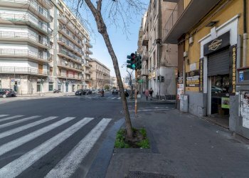 Edificio all\'aperto - Locale Commerciale Viale Mario Rapisardi
 
69, Catania - foto 1