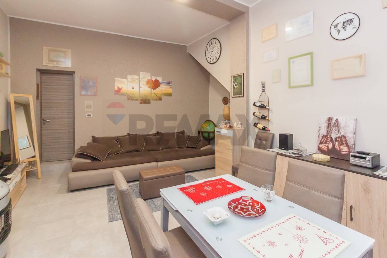 Sala da pranzo - Casa semi indipendente Via Montecenere
 
47, Paterno - foto 1