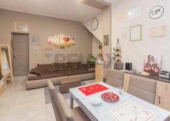 Sala da pranzo - Casa semi indipendente Via Montecenere
 
47, Paterno - foto 1