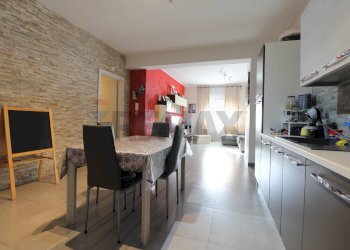 Cucina - Trilocale Viale Delle Medaglie D'oro
 
84, Catania - foto 1