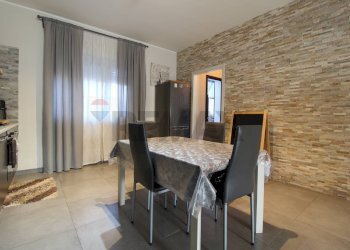 Sala da pranzo - Trilocale Viale Delle Medaglie D'oro
 
84, Catania - foto 5