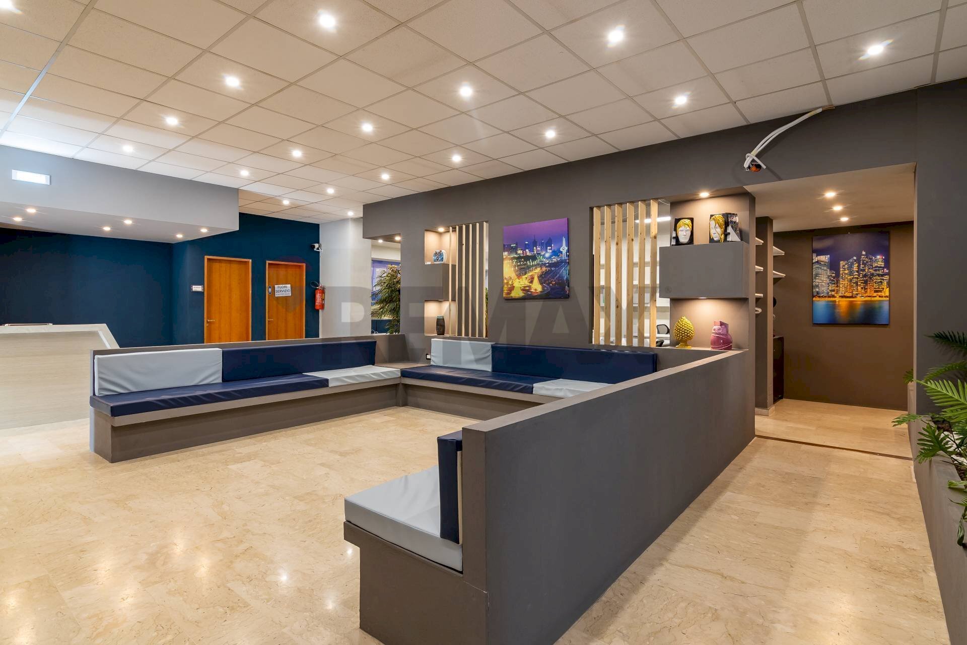 Ricezione / Lobby - Locale Commerciale via giuseppe toniolo
 
22-24, Caltagirone - foto 1