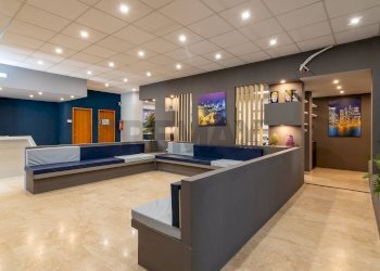 Ricezione / Lobby - Locale Commerciale via giuseppe toniolo
 
22-24, Caltagirone - foto 1