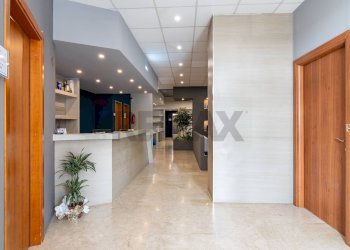 Ricezione / Lobby - Locale Commerciale via giuseppe toniolo
 
22-24, Caltagirone - foto 4