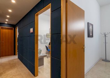 Hall / corridoio - Locale Commerciale via giuseppe toniolo
 
22-24, Caltagirone - foto 16