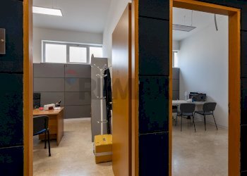 Hall / corridoio - Locale Commerciale via giuseppe toniolo
 
22-24, Caltagirone - foto 17