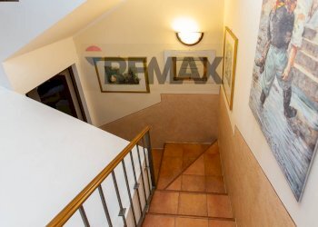 Scale - Casa semi indipendente Via Federico De Roberto
 
1/B, San Gregorio di Catania - foto 17