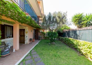 Giardino - Casa semi indipendente Via Federico De Roberto
 
1/B, San Gregorio di Catania - foto 21