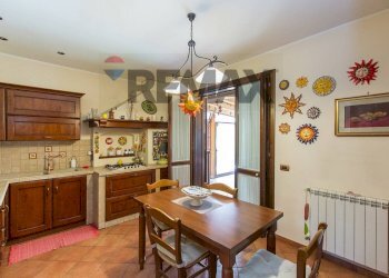 Sala da pranzo - Casa semi indipendente Via Federico De Roberto
 
1/B, San Gregorio di Catania - foto 40