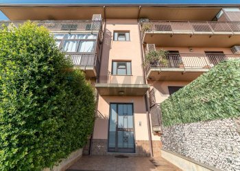 Edificio all\'aperto - Trilocale Via IV Novembre
 
138, Aci Catena - foto 1