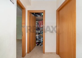 Hall / corridoio - Trilocale Via IV Novembre
 
138, Aci Catena - foto 27