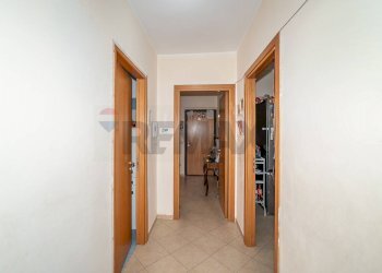 Hall / corridoio - Trilocale Via IV Novembre
 
138, Aci Catena - foto 29