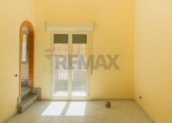 Stanza vuota - Independent house Via Antonino Uccellatore
 
12/14/16, Bronte - photo 4