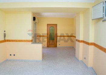 Stanza vuota - Independent house Via Antonino Uccellatore
 
12/14/16, Bronte - photo 11