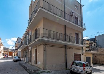 Edificio all\'aperto - Casa indipendente via milazzo
 
16-18-20, Grammichele - foto 9