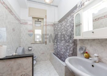 Bagno - Three-room apartment Viale Pietro Querini
 
20, Catania - photo 14