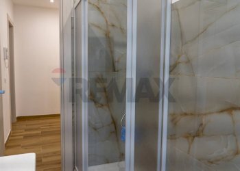 Bagno - Two-room apartment Via Eleonora D'angio'
 
59, Catania - photo 11