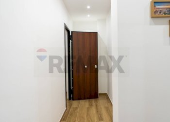 Hall / corridoio - Two-room apartment Via Eleonora D'angio'
 
59, Catania - photo 30