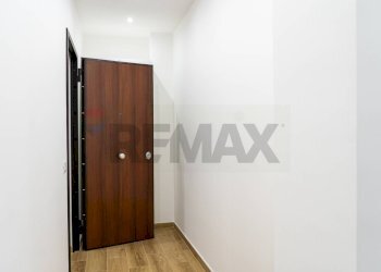 Hall / corridoio - Two-room apartment Via Eleonora D'angio'
 
59, Catania - photo 31