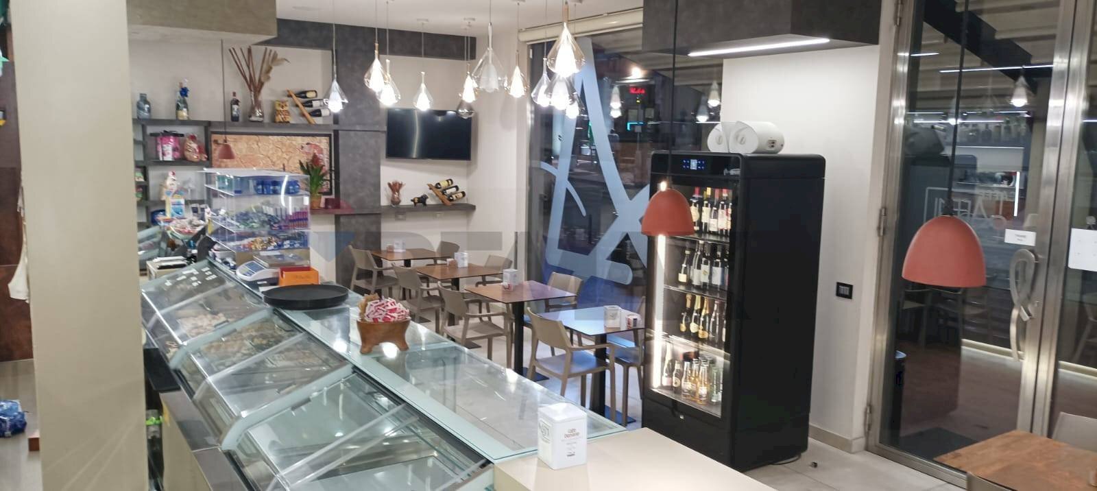 Dispensa di stoccaggio - Cafeteria - Cold Bar via Umberto
 
32, Sant'Agata Li Battiati - photo 3